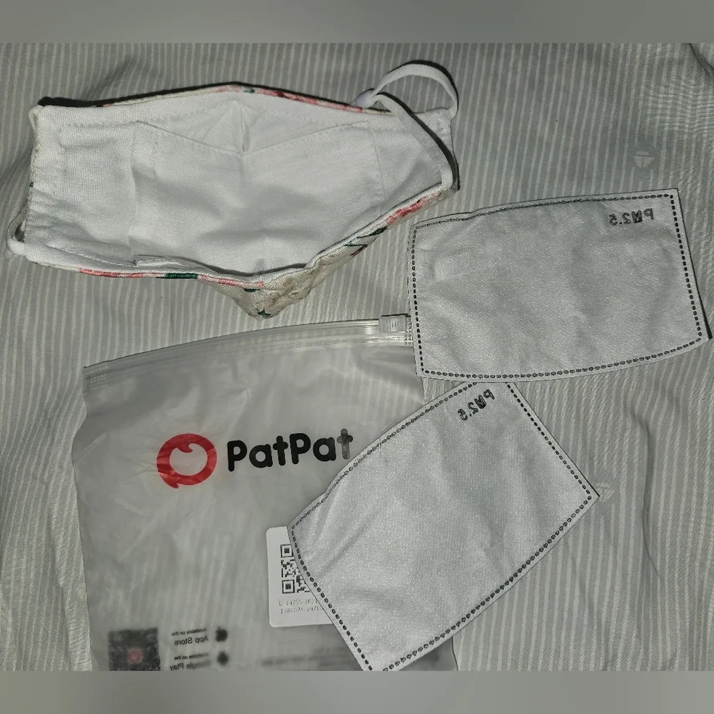 NWT petite mask and 2 inserts